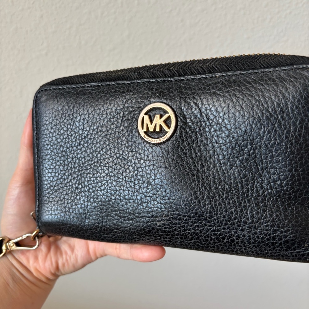 Michael Kors Black Pebbled Leather Wristlet Wallet with Gold Logo - Picture 2 of 10